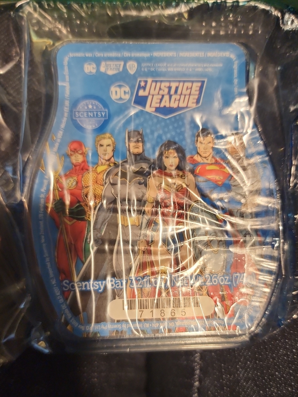 FULL Scentsy Justice League Wax Bar - Blue Packaging. Some Leaking Has Occured.